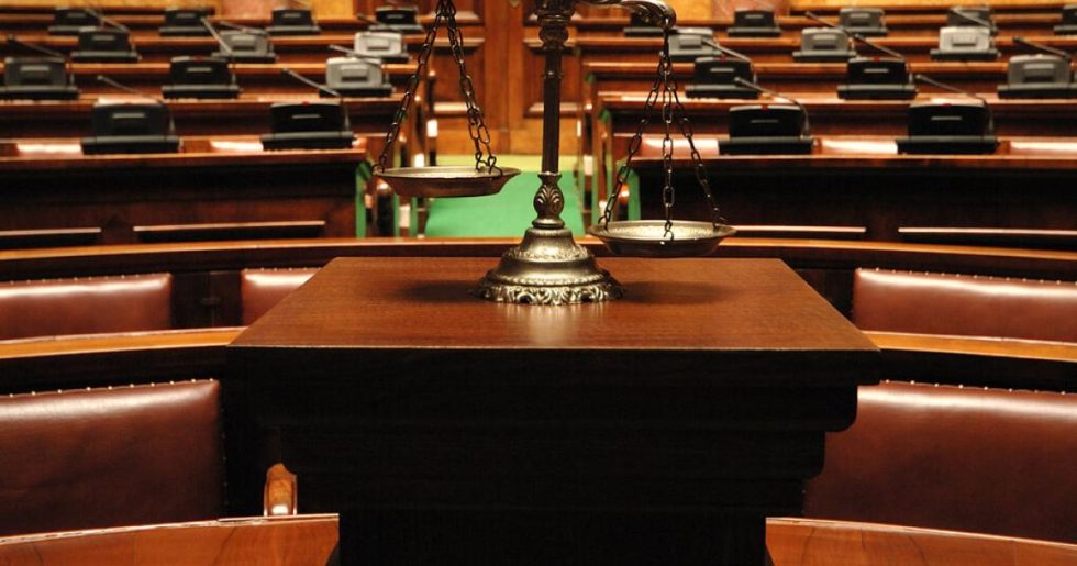 Στο μικροσκόπιο η διάκριση εξουσιών και η δικαιοκρατία